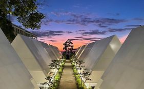 Rumah Atsiri Glamping Hotel